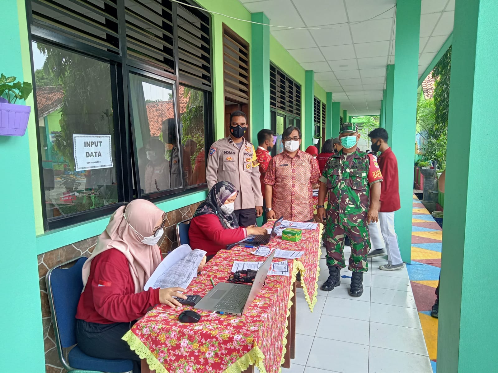 Pengamanan Vaksinasi Anak Usia 6-11 Tahun Dilakukan Jajaran Polsek Pasar Kemis Polresta Tangerang