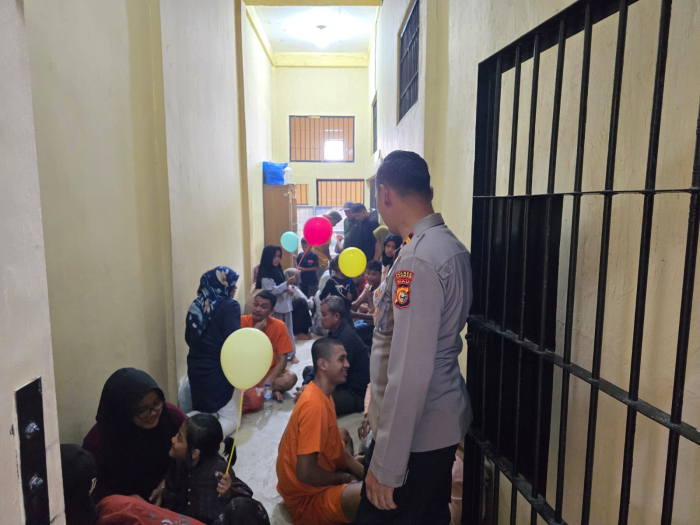 Meski di Balik Jeruji, Ikatan Keluarga Tetap Hangat: Polres Kampar Berikan Pelayanan Humanis di Hari Idul Fitri