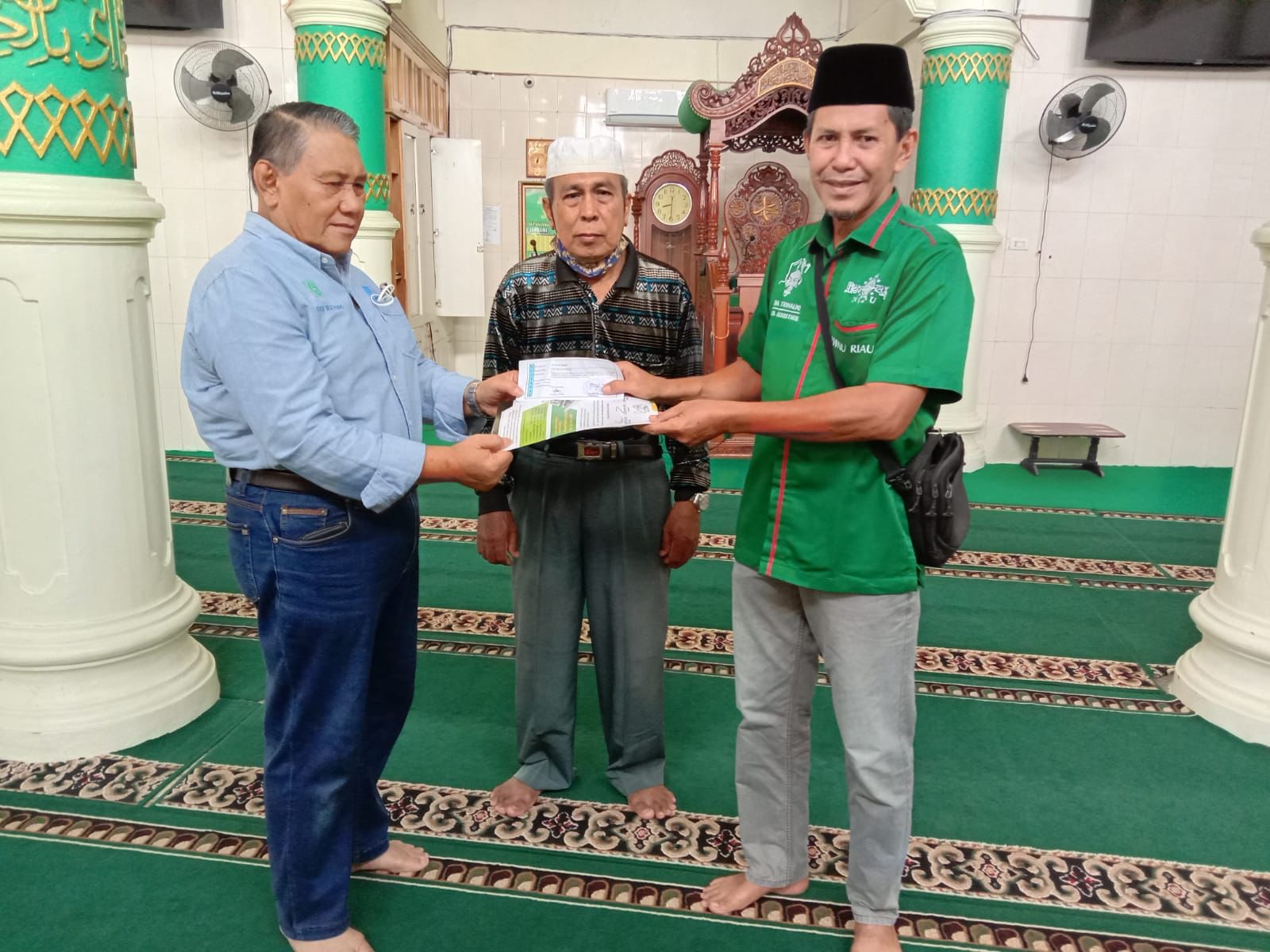 Makmurkan Masjid dan Mushalla, PW NU Riau Beri Sumbangan ke Masjid dan Mushalla