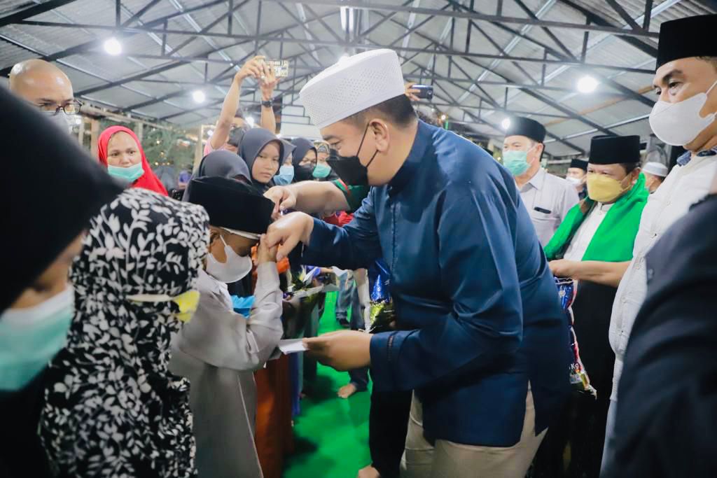 Ketua PW NU Riau T.Rusli Ahmad Do,akan Kapolda Riau Irjen Pol M.Iqbal Bersama Yatim Piatu