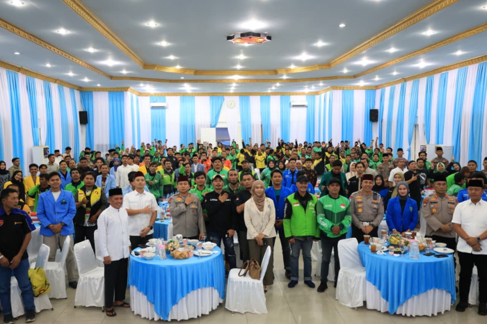 Perkuat Kamtibmas di Bulan Suci, Kapolda Riau Buka Bareng Ojol dan Mahasiswa