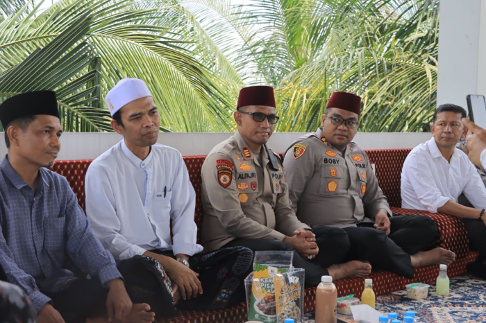 Kapolres Kampar Silaturahmi ke Kediaman Ustadz Abdul Somad, Perkuat Sinergi Polri dan Ulama