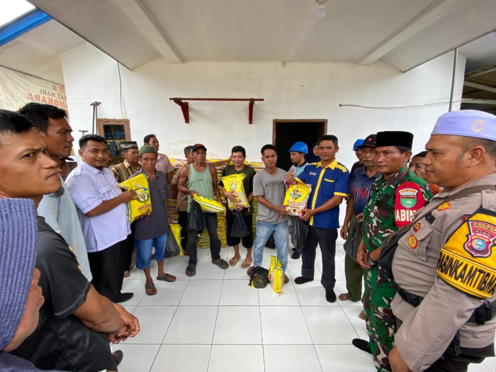 ?PT Samudera Agro Mas Salurkan 210 Paket Sembako untuk Warga Desa Keritang ?