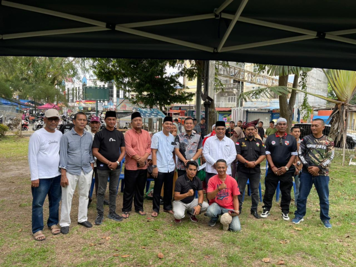 Kolaborasi Panitia Bazar Bersama Anggota DPD/MPR RI Berbagi Bingkisan Ramadan