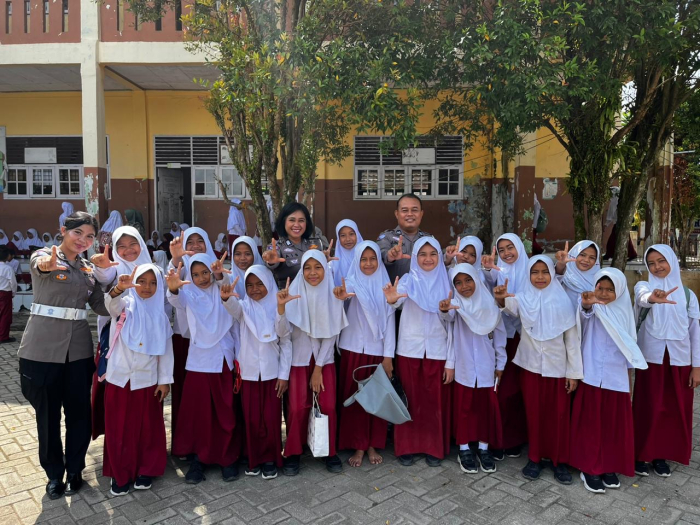 Polres Kampar Latih Public Speaking Siswa Sambut Peresmian Jembatan Merah Putih