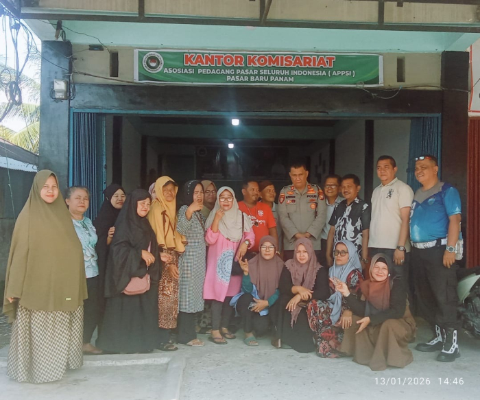 Kapolsek Binawidya Silahturahmi  Dengan Pedagang Dan Pengurus Appsi Pasar Simpang Baru