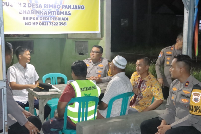 Polres Kampar Perkuat Siskamling, Kapolres Turun Langsung ke Pos Kamling, Kapolres: Keamanan Lingkungan Prioritas!